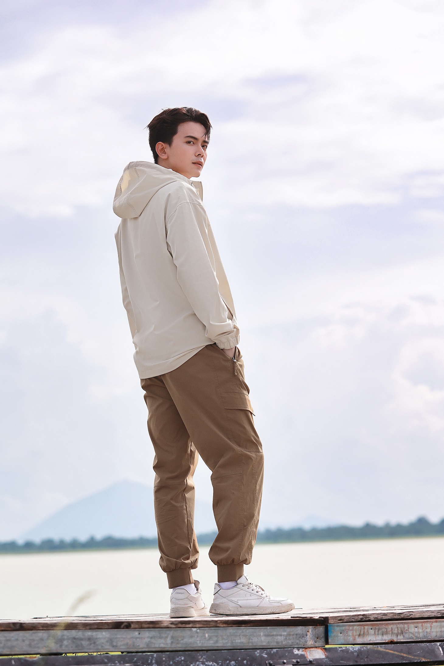 Quần parachute phong cách streetwear