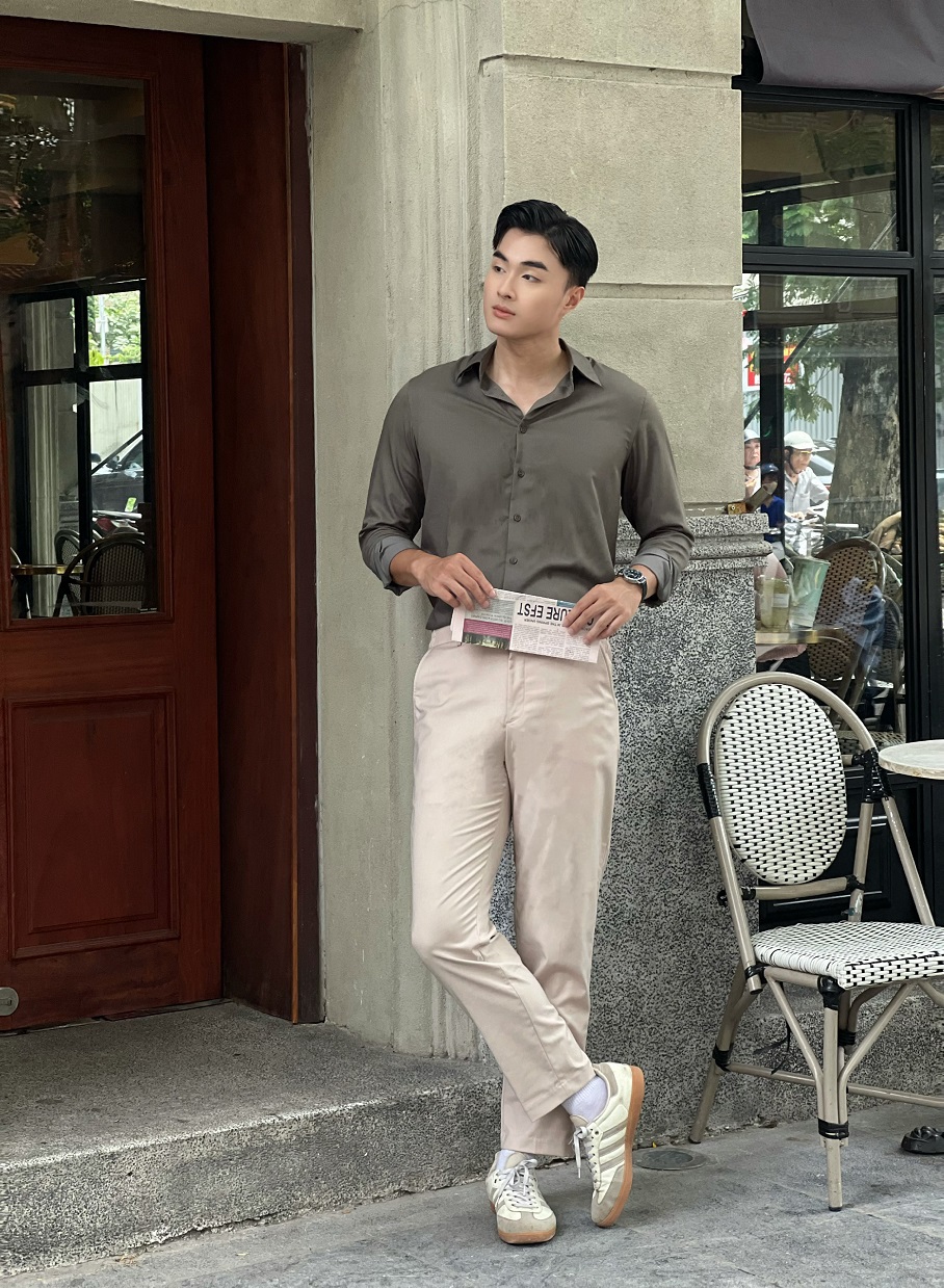 So sánh chàng trai gầy mặc áo sơ mi slim-fit và regular-fit tôn dáng hơn
