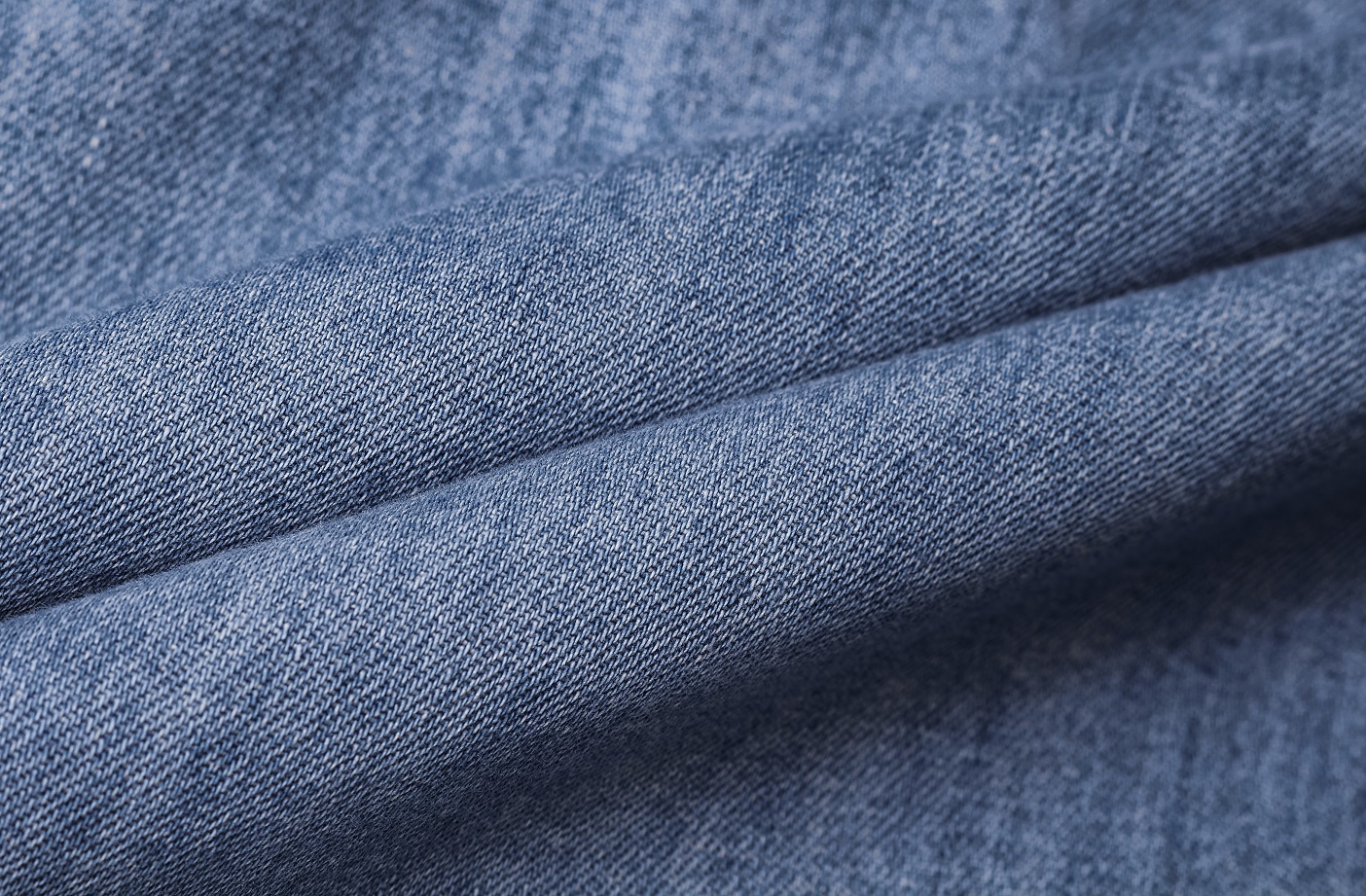 Hình ảnh cận cảnh bề mặt của các loại vải dày dặn, đứng form như denim và kaki